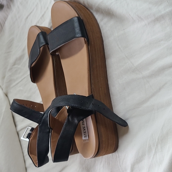 **SOLD** Steve Madden Platform Sandals - Picture 4 of 7